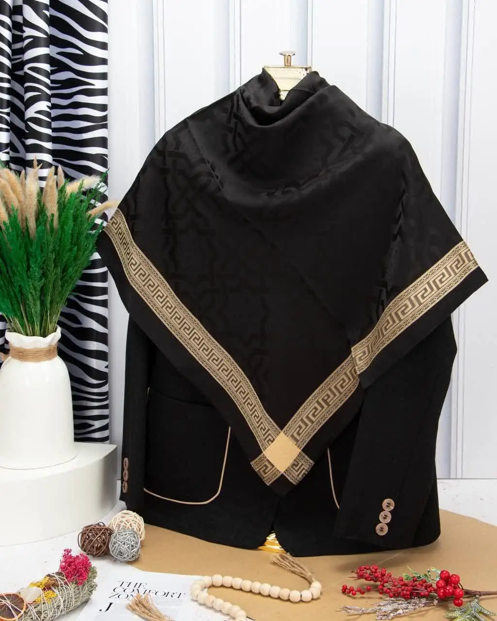 روسری ابریشم دورطلایی
