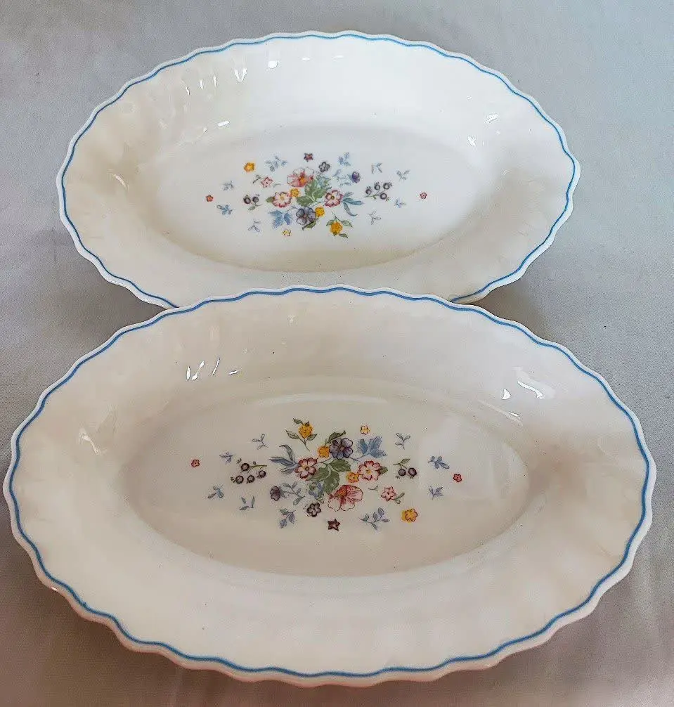 یک جفت دیس الویه‌خوری 
