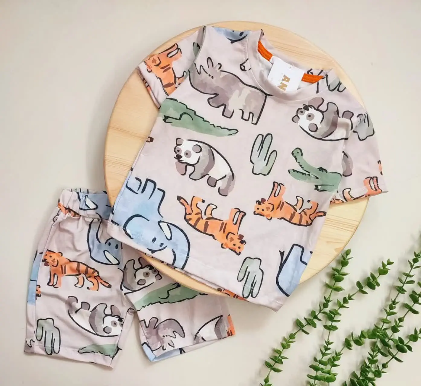 ست راحتی پنبه یک رو با یه طرح جذاب و کوچولو پسند😍 👌
