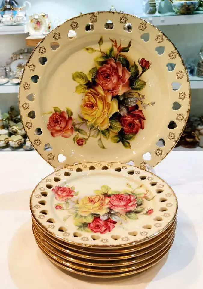 کیک خوری قلبی کرم
