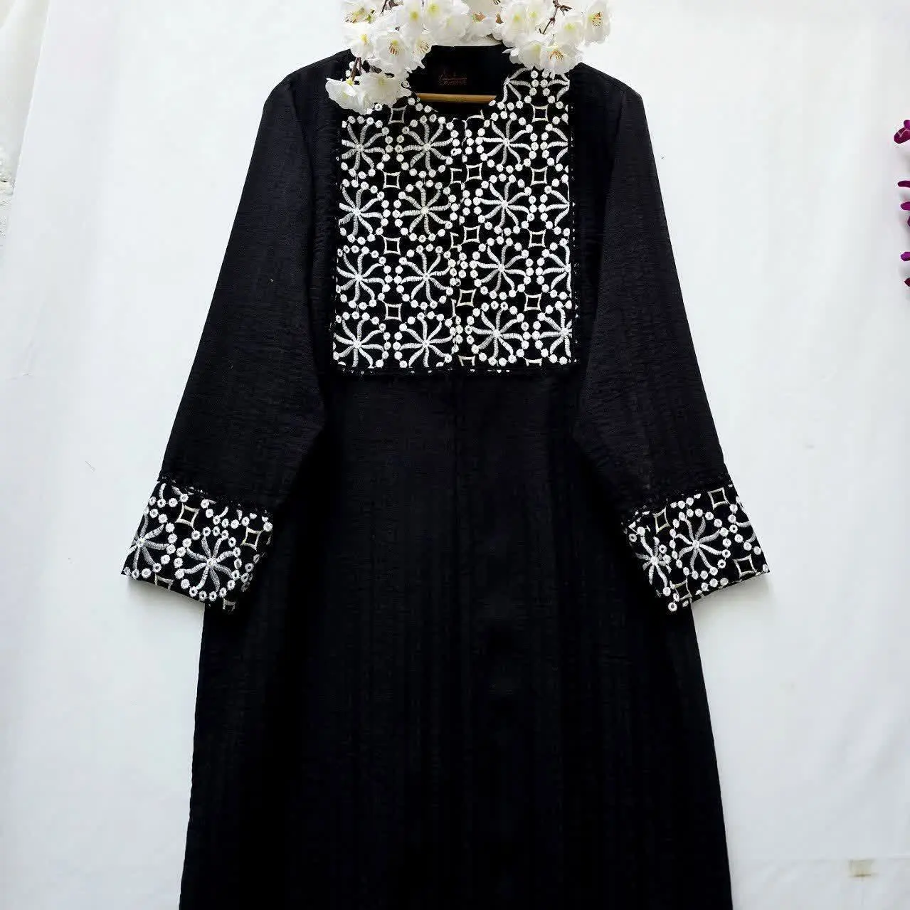 نام: مانتو ندا 
