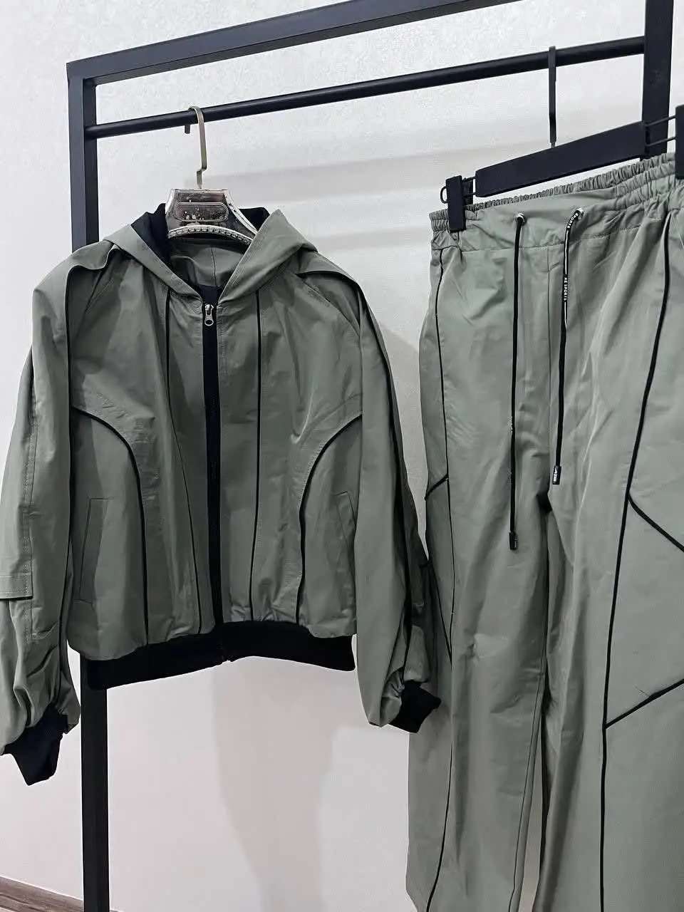 💣کاپشن کلاه دار آستر داربه همراه شلوار یه کار پینترسی و فوق العاده تنخور عالی باضمانت کیفیت و دوخت عالی💣 
