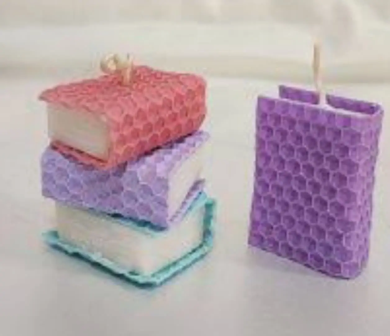 📛 اسمش شمع کتاب هست