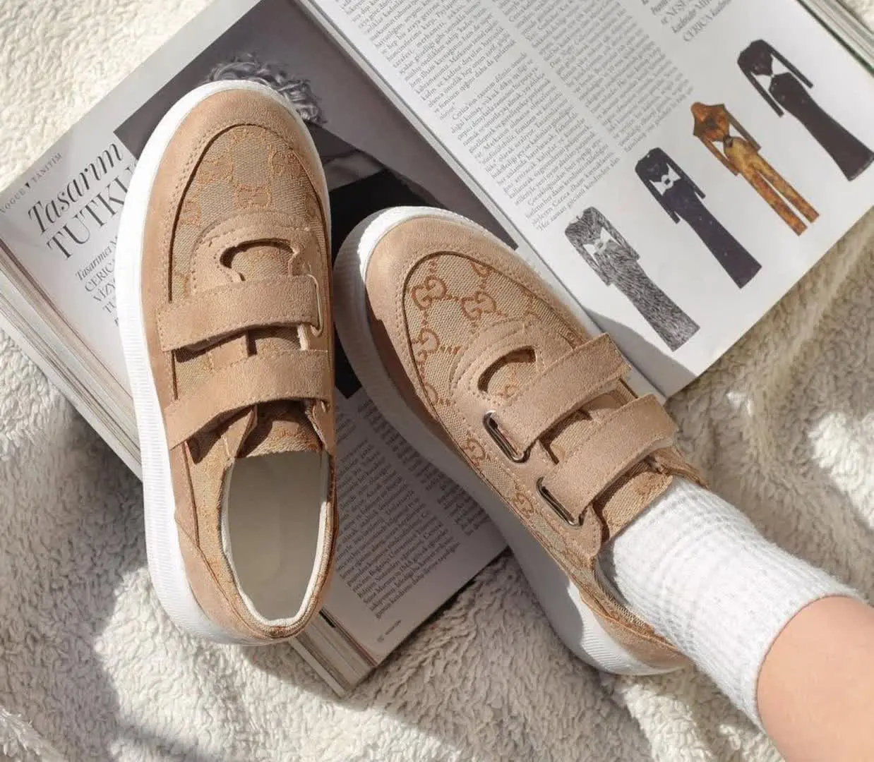 کتونی چسبی طرح گوچی با زیره...