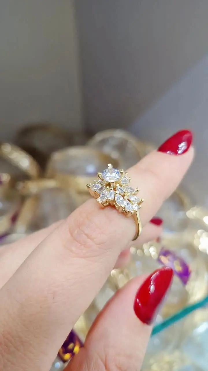 ♦️ انگشتر نگین دار طرح طلا 
