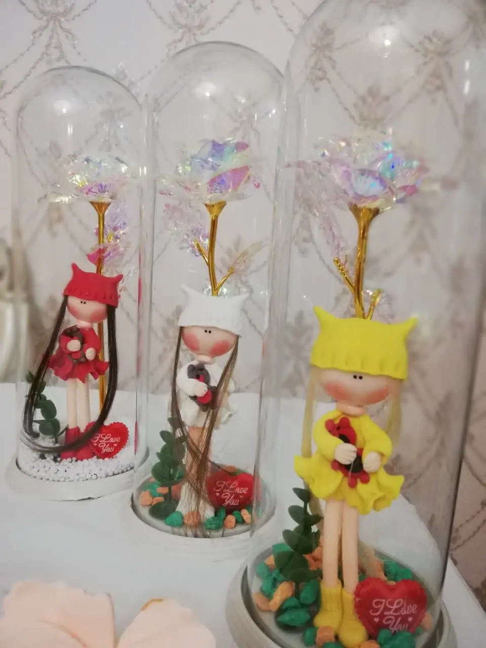 حباب دختر و گل
