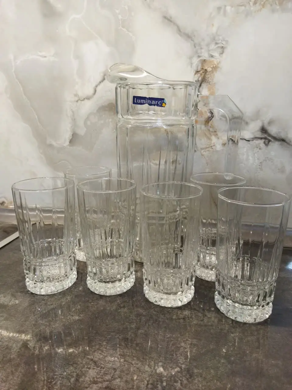 یک دست پارچ و شش عدد لیوان
