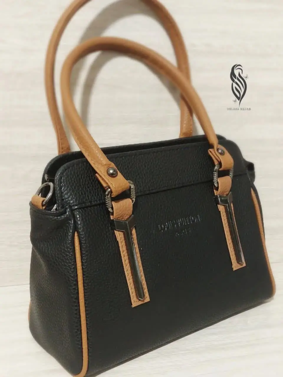 این کیف زیبامون عصای دسته و برای استفاده‌ی روزمره هم عالیه😍🥰
