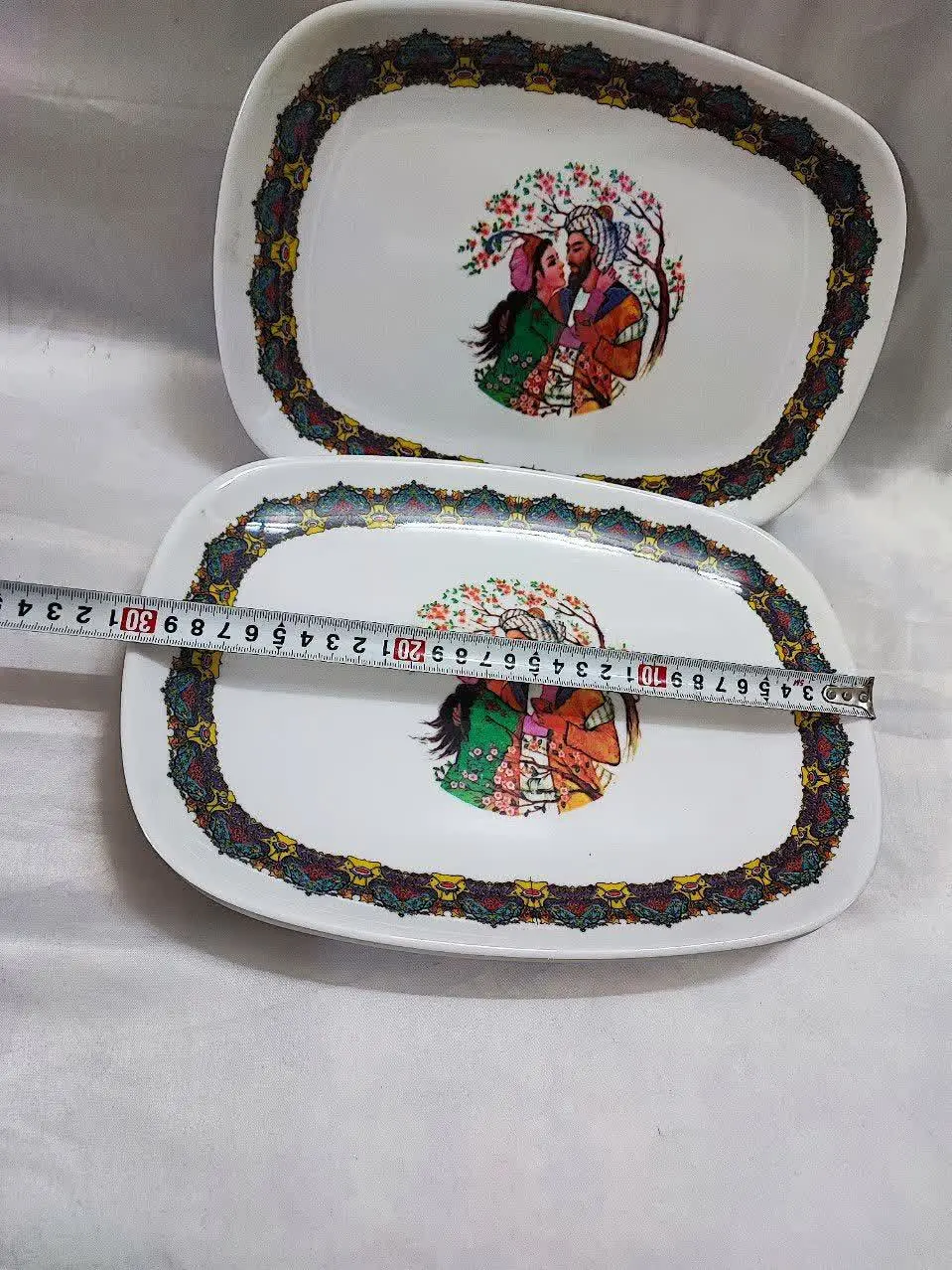 یک دست دیس لیلی و‌مجنون 
