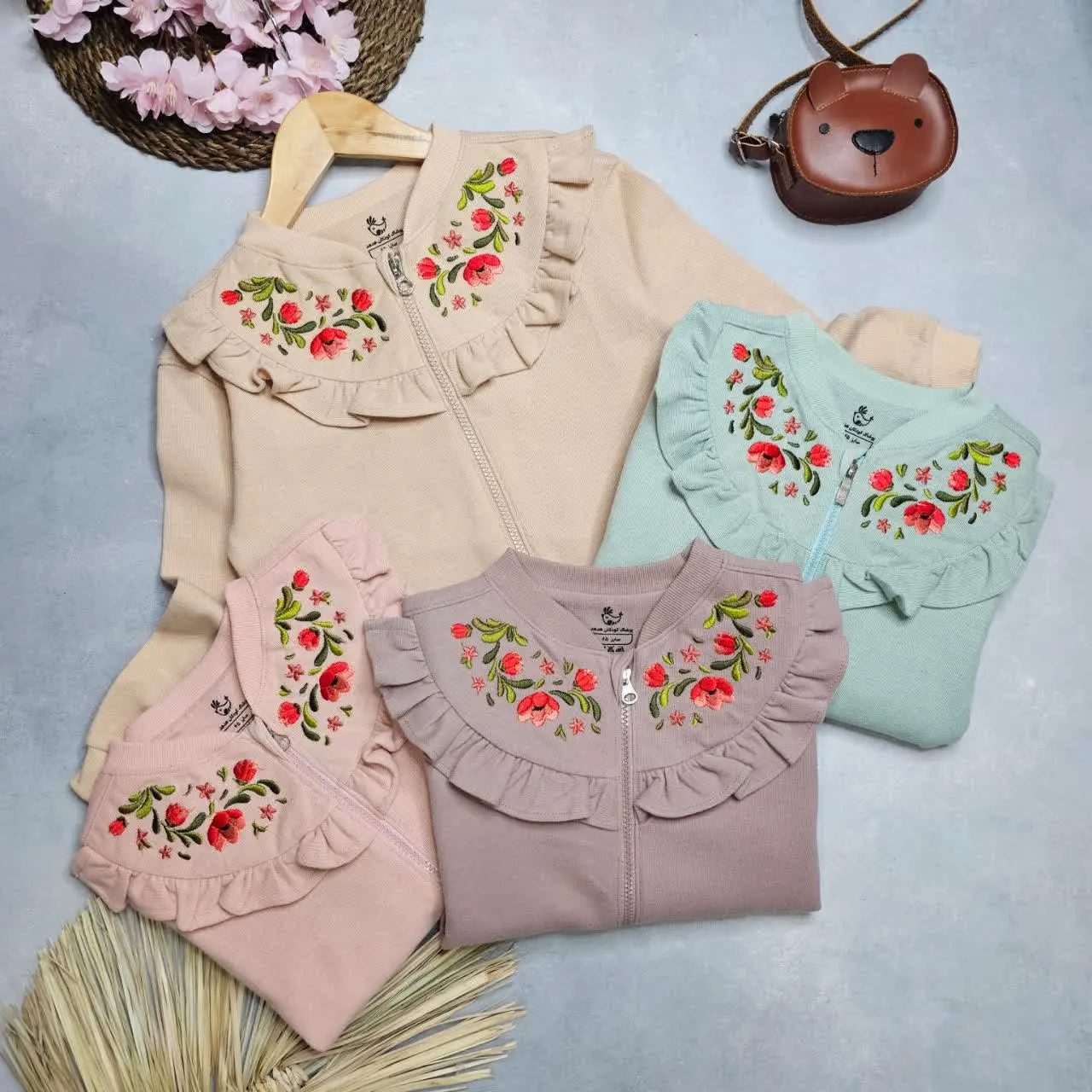 سبزآبی، کرم، صورتی، یاسی