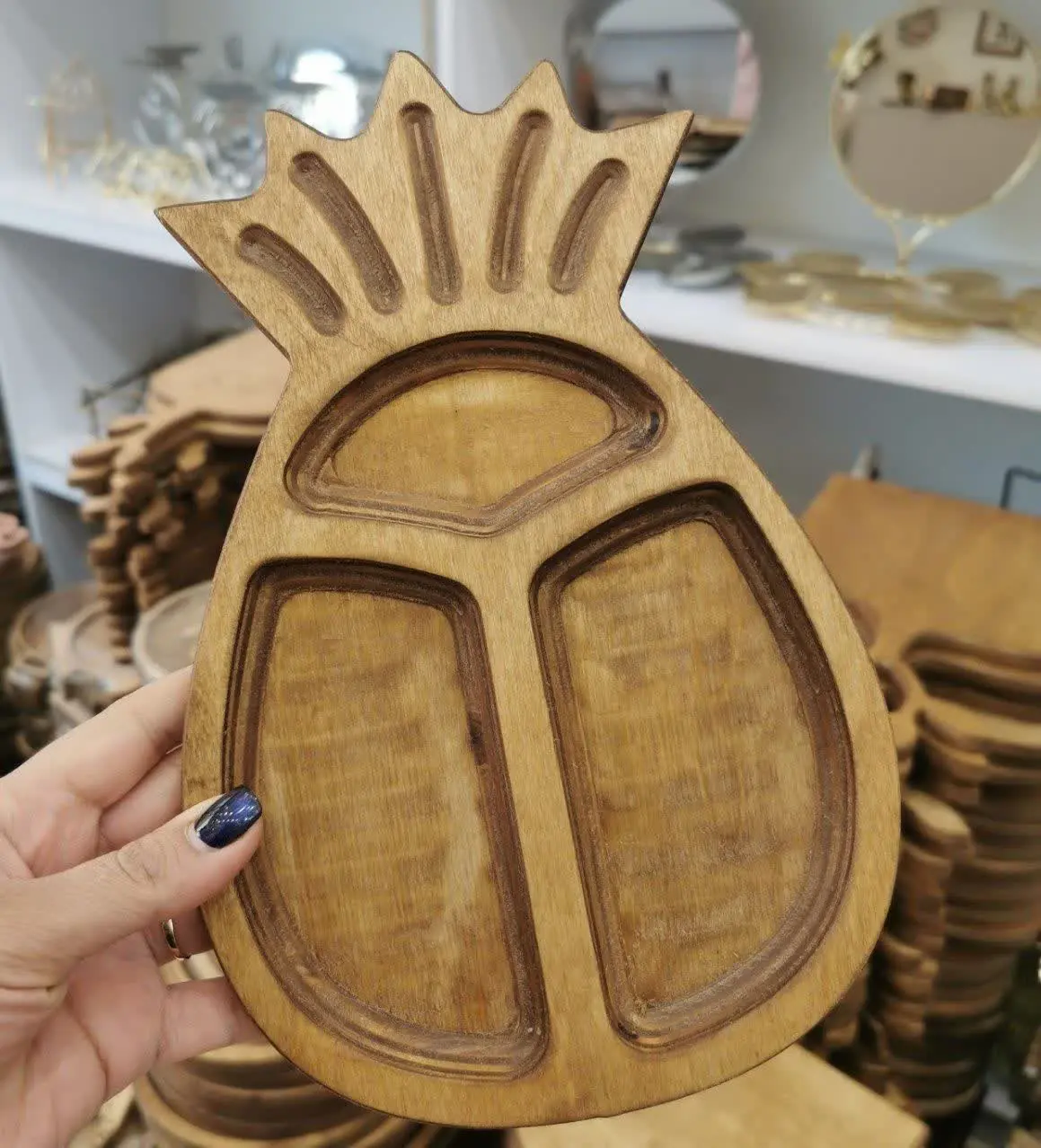 اردو‌ خوری چوبی طرح آناناس
