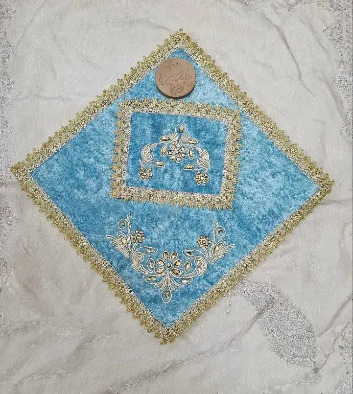 🔴 جانماز مخمل دو تیکه نگین دوزی شده
