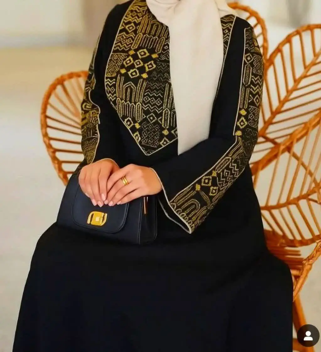 عبا ارغوان طلایی