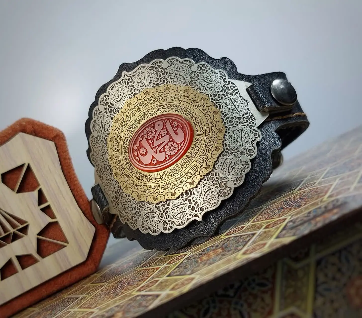 #دستبند چرم طبیعی عقیق خطی 
