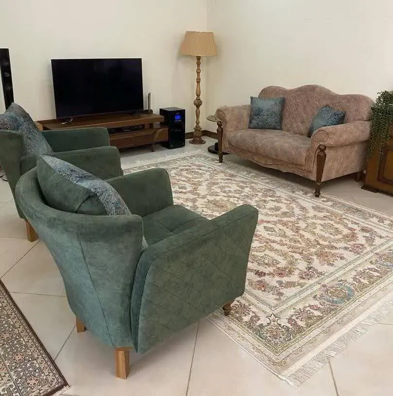 مبل ۴نفره کاملا سالم 
