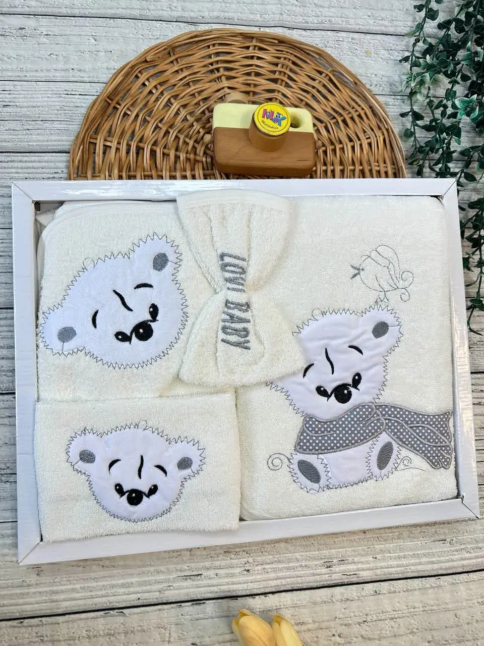 ست حوله جعبه‌ای تبریز طرح خرس شال گردنی نوزادی و کودک کد۳۳۵۰۱۲ 
