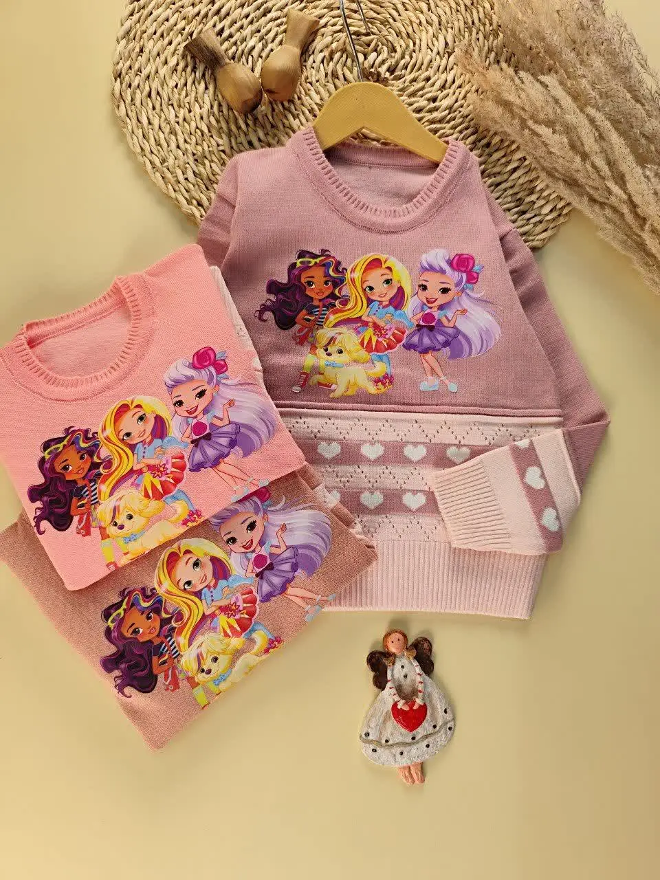 بافت سه دختر زیبا 
