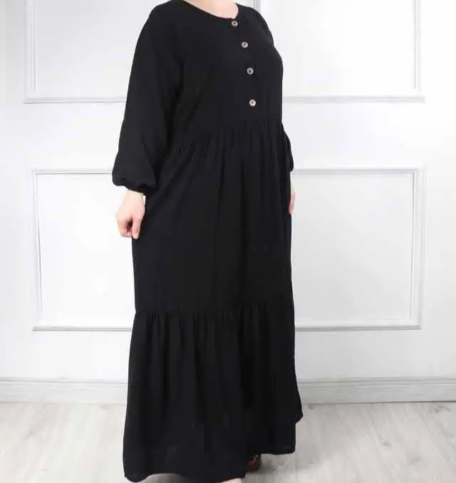 اولین پیراهن مشکی محرمی هست که دکمه جلوی لباس قابل باز و بسته شدنه
