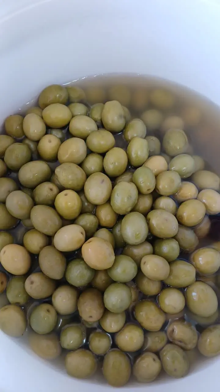 زیتون موجود است. 
