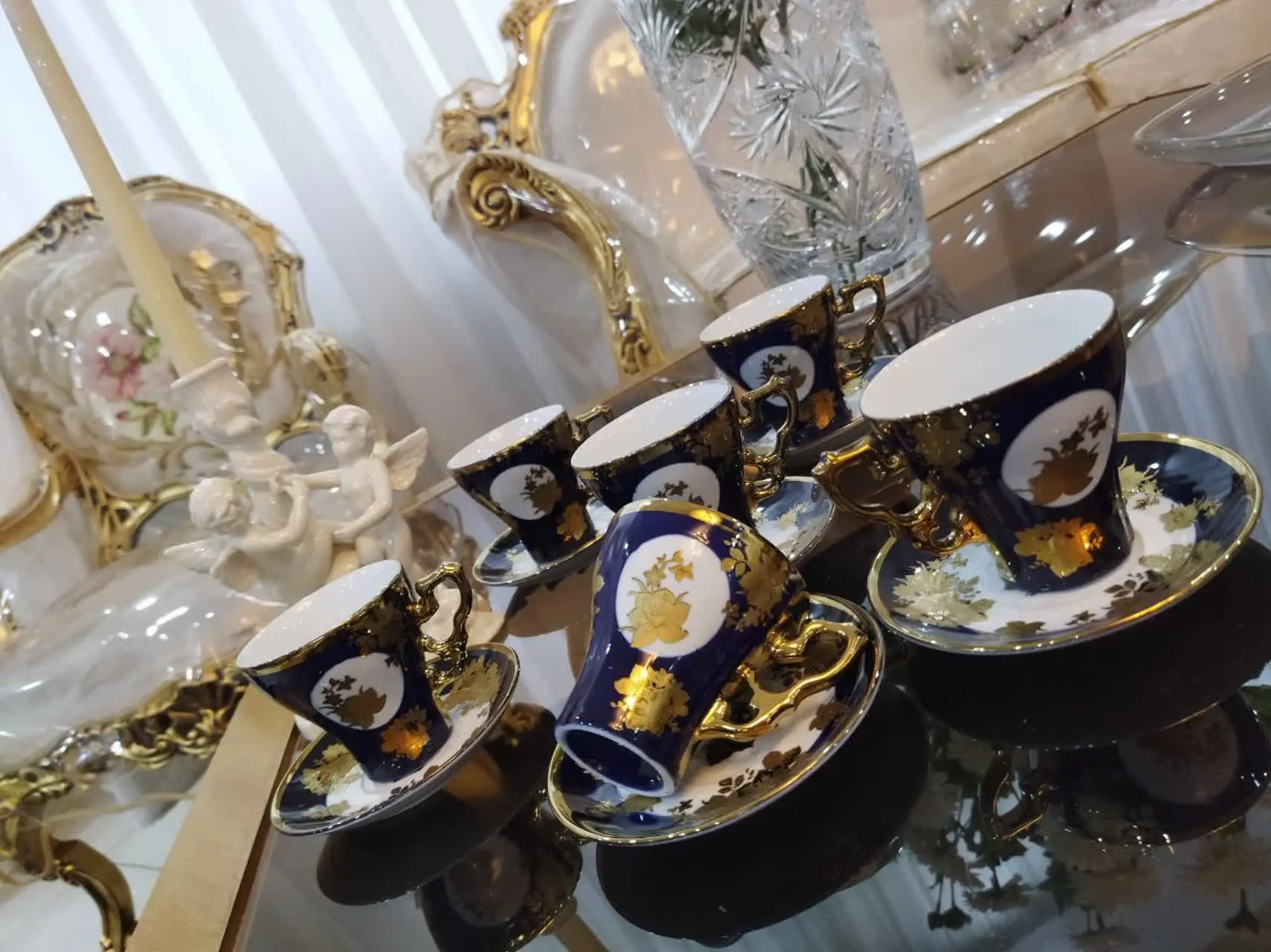 چایخوری سورمه‌ای 
