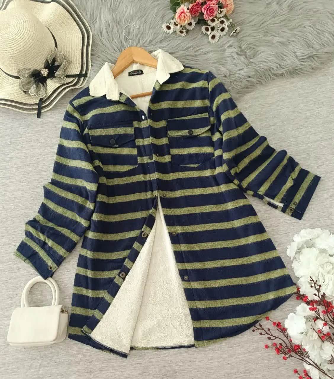 مانتو داخل خز سرمه‌ای سبز 
