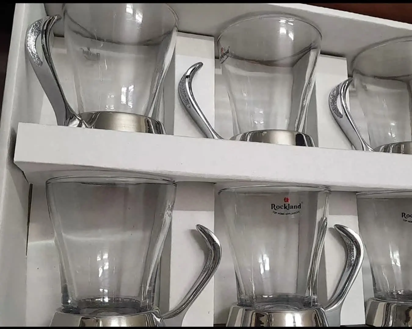 لیوان‌های چای‌خوری با پایه‌های استیل 
