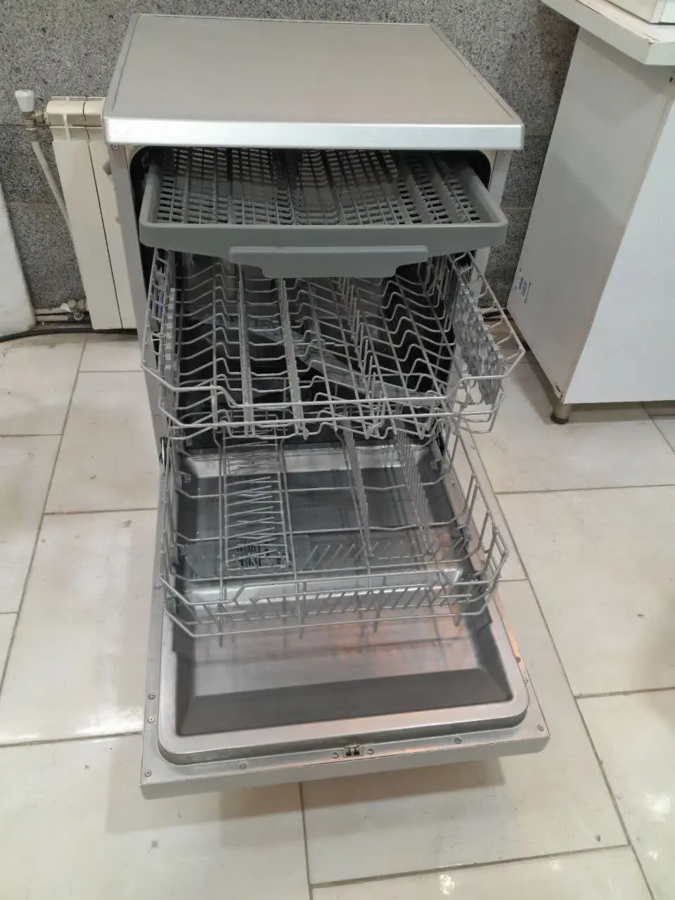 ماشین ظرفشویی میدیا رنگ نقره‌ای 
