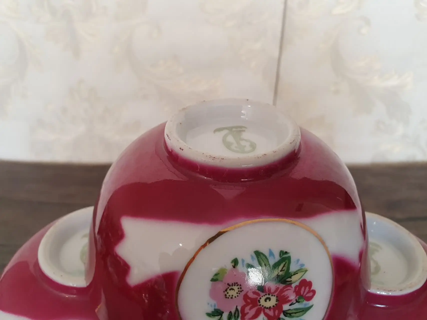 - یک دست کاسه سایز عسل خوری. 
