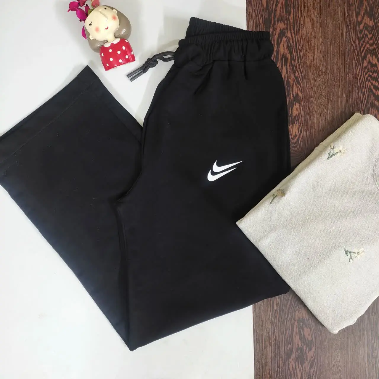 🔅جنس: پارچه ویسکوز پنبه درجه یک تیپ لاکرا کشسانی زیاد از دو جهت، کمرکشی، دارای بند تنظیم، مدل بگ، چاپ حرارتی
