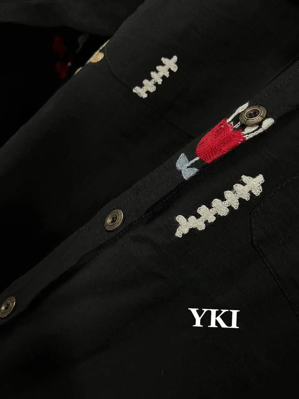 مانتوی تمام بابوس خامه دوزی شده
