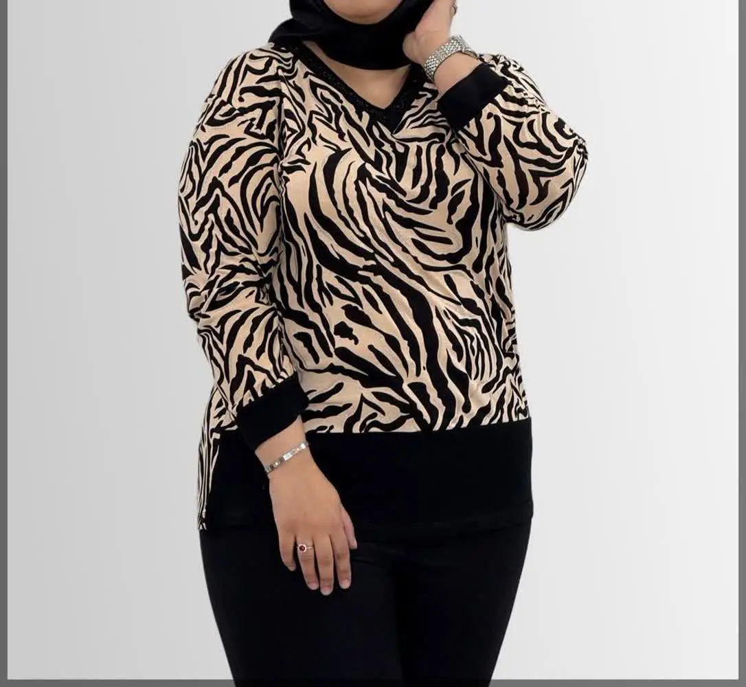 شومیز یقه نگین دار