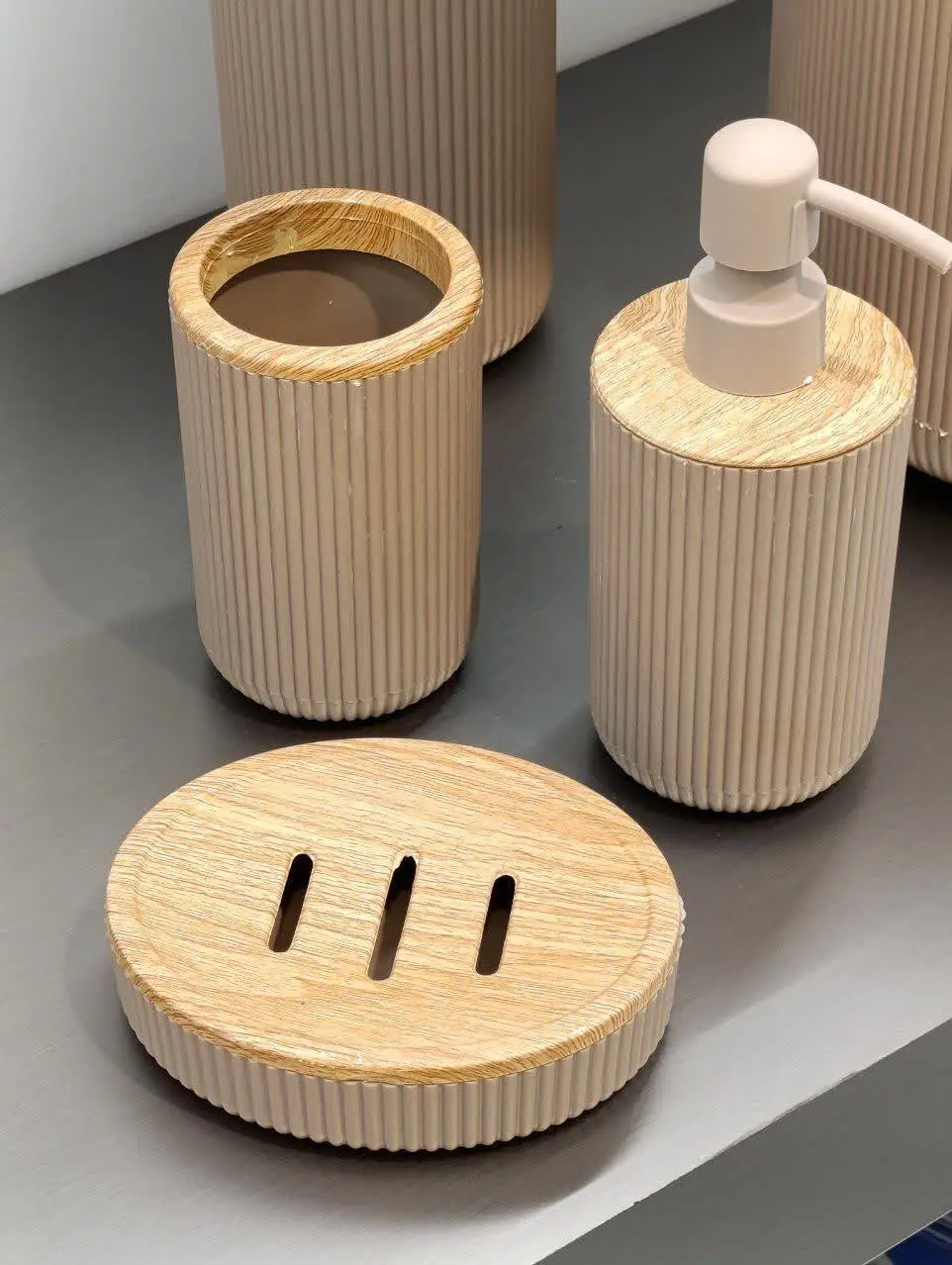 ست سرویس بهداشتی ۵ تکه طرح چوب