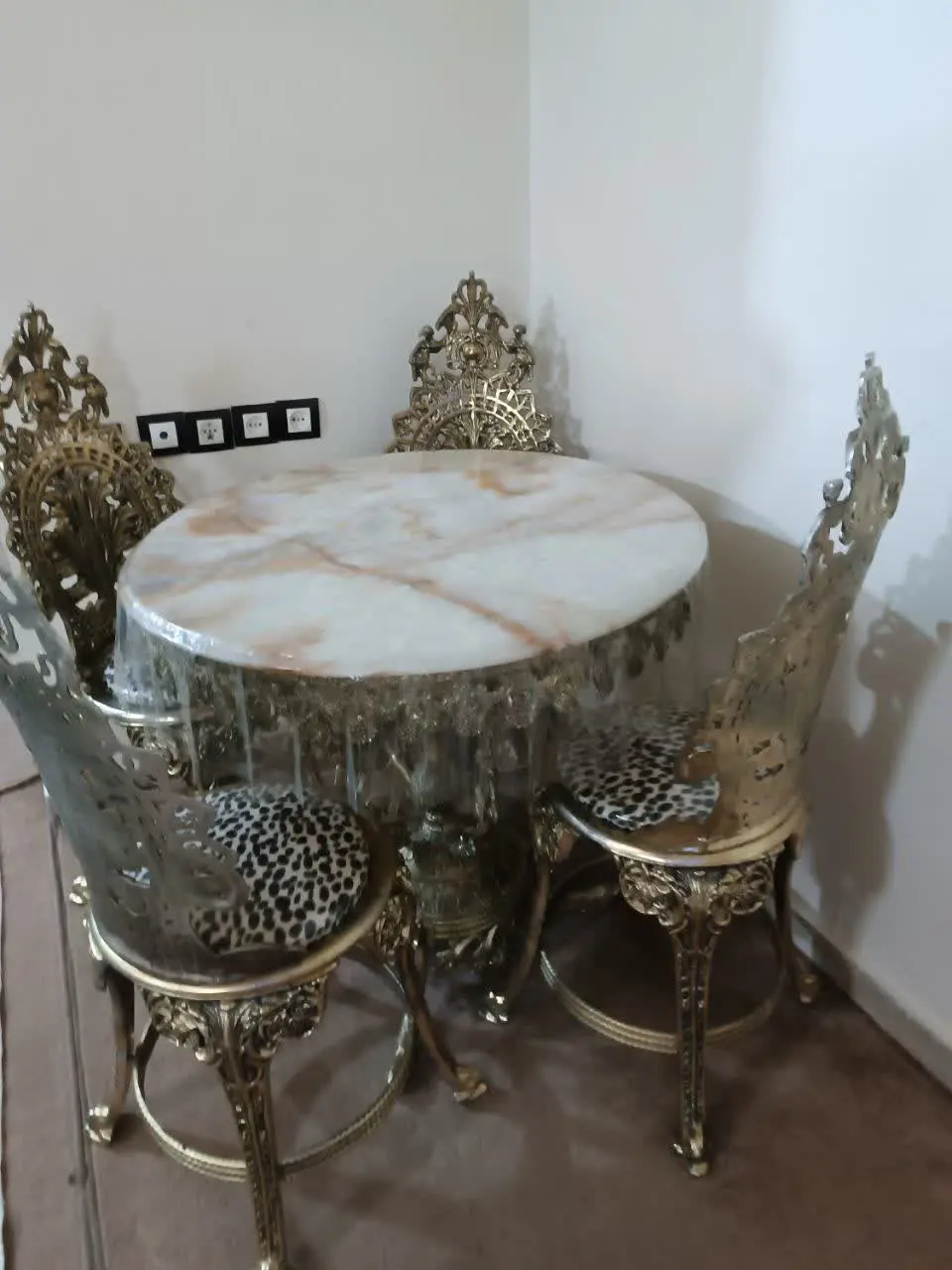 میز ناهارخوری طرح برنز 
