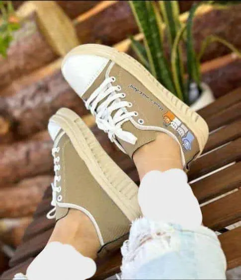 رنگبندی مشکی و سفید و کرم