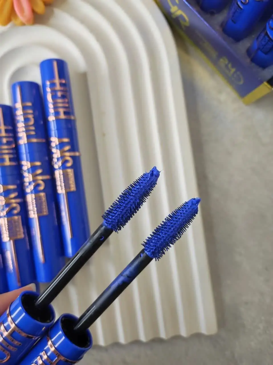 چشمانت را با رنگ آبی آسمان،...