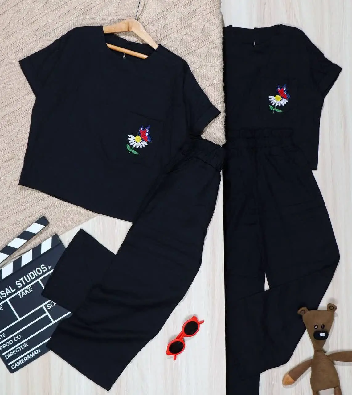 👫کراپ و شلوار مشکی گلدوزی بابونه و پروانه👫
