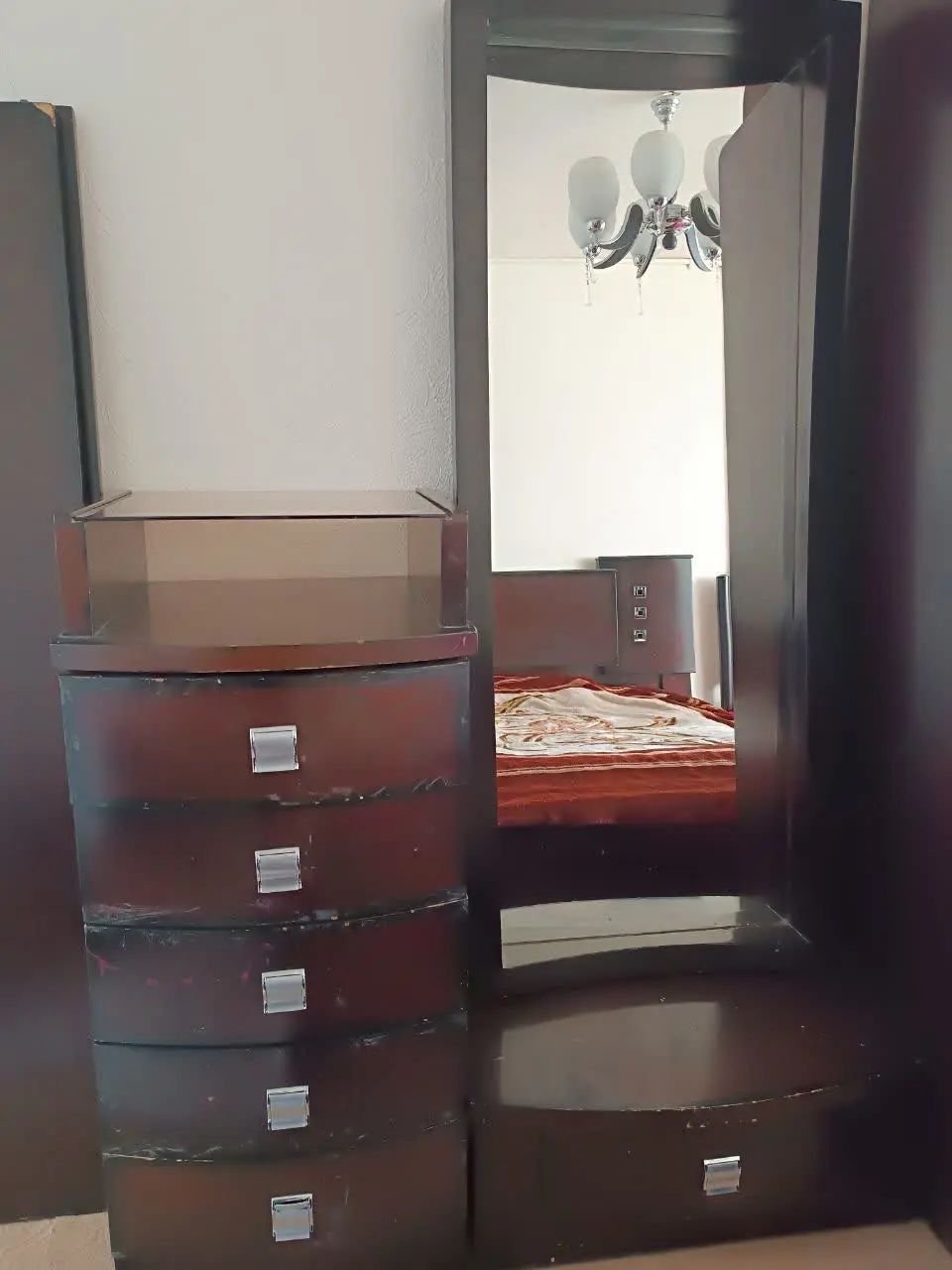 آینه و میز آرایش 
