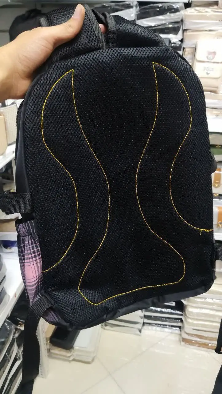 ۱جیب اصلی + ۴جیب جلو کیف 
