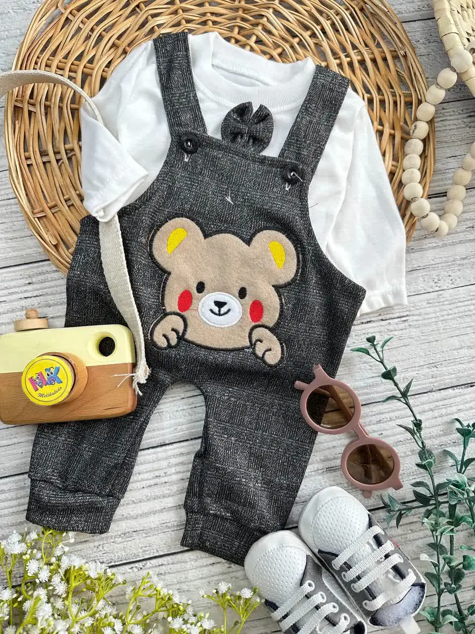 سرهمی پیشبندی طرح خرس لپ قرمزی مشکی نوزادی و کودک کد ۱۱۲۱۱۶ 
