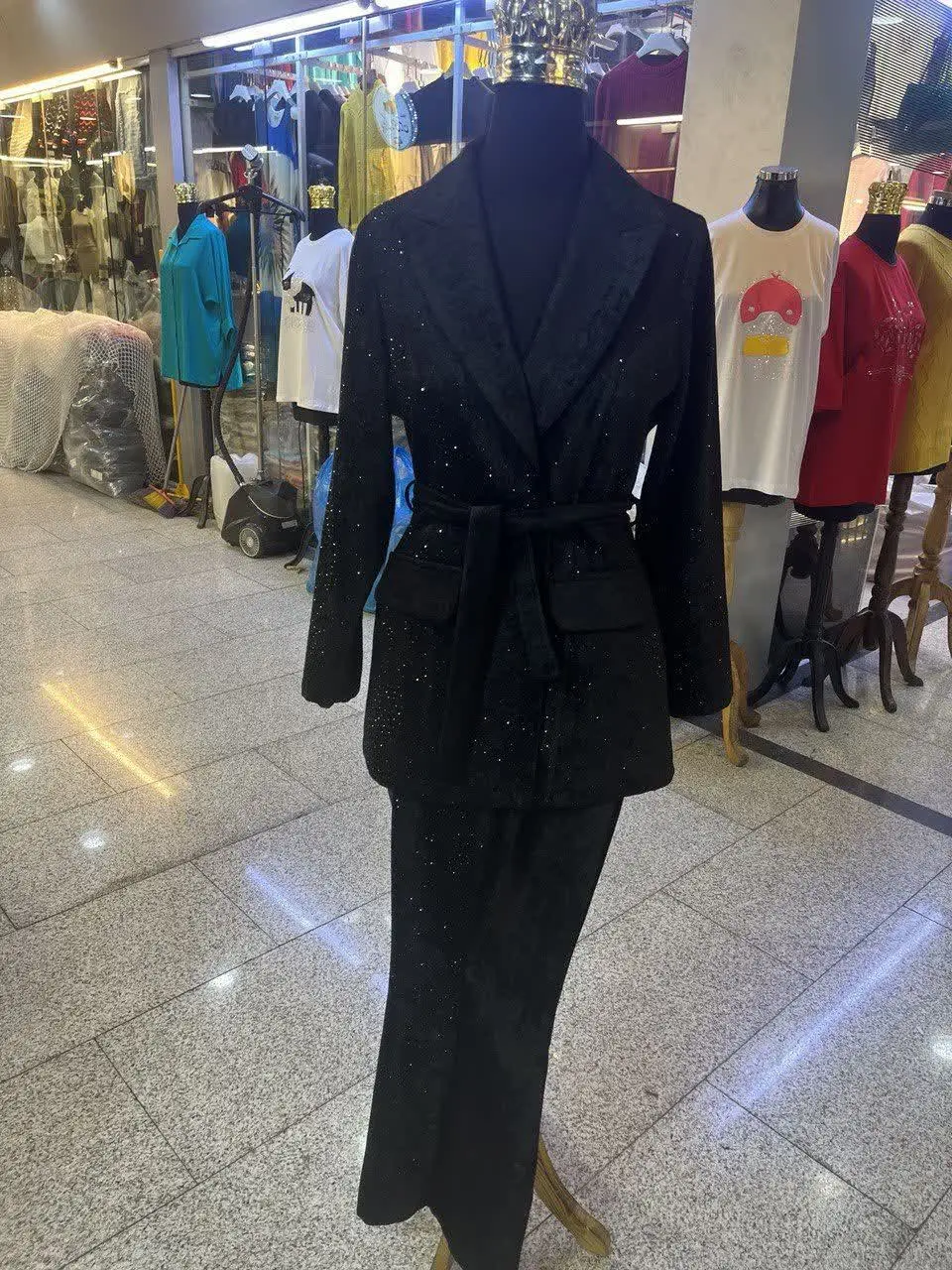 👚نام: کت شلوار مخمل یقه انگلیسی نگین مشکی
