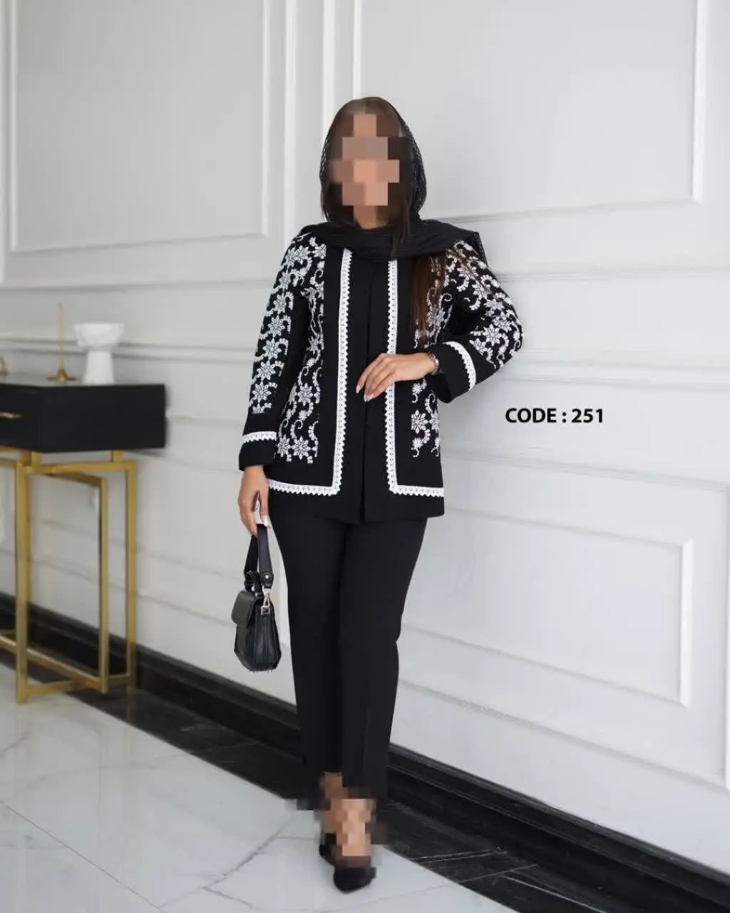 کد ۰۲۵۱: مانتو کتی