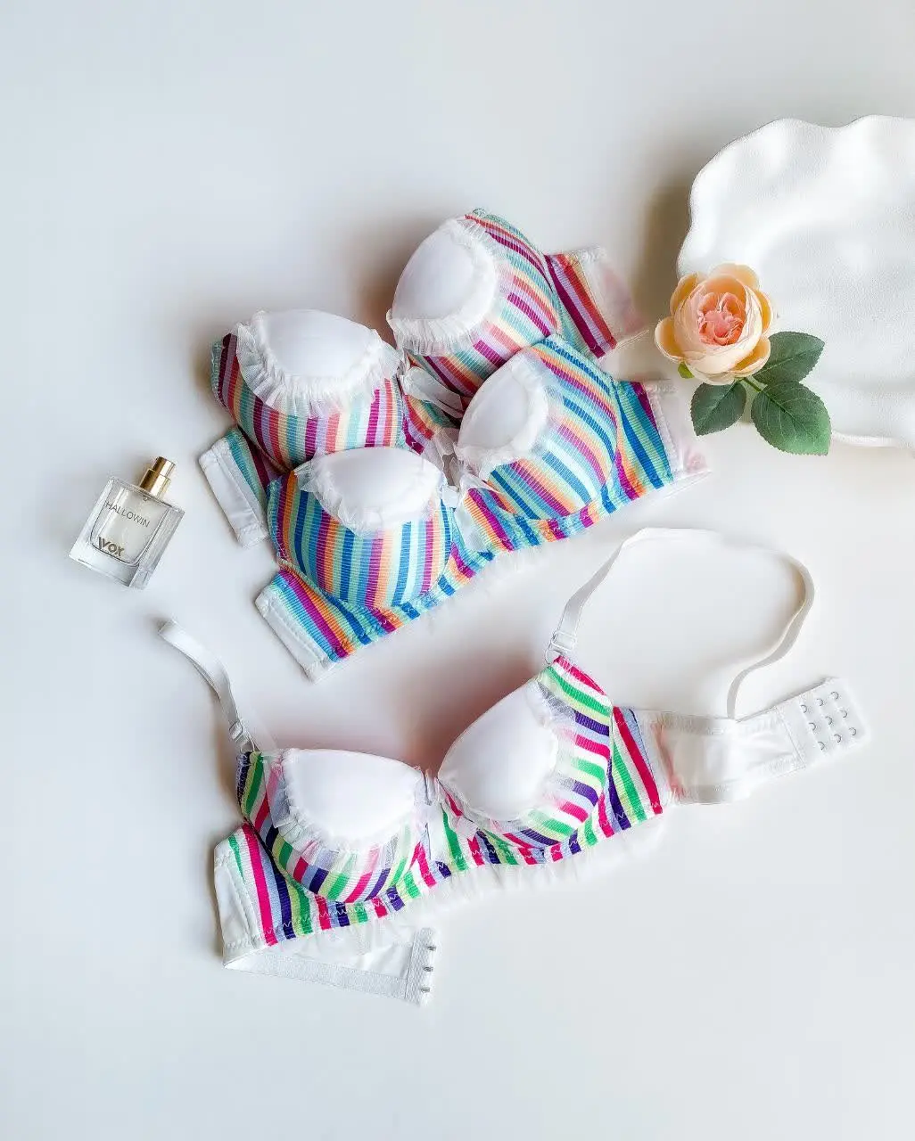 سوتین اسفنجی آبرنگی  😉