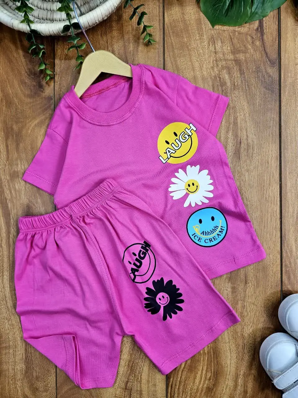 تیشرت و شلوارک دخترانه Laugh
