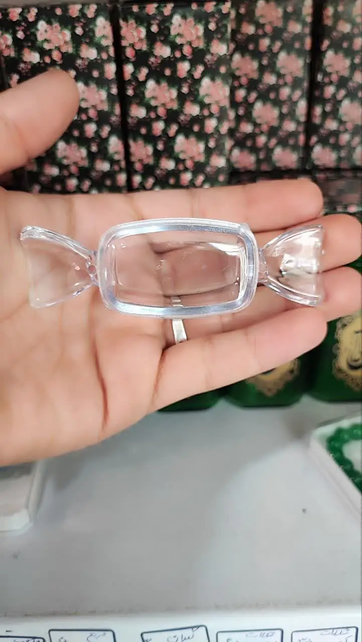 این شکلاتی بزرگ هم 
