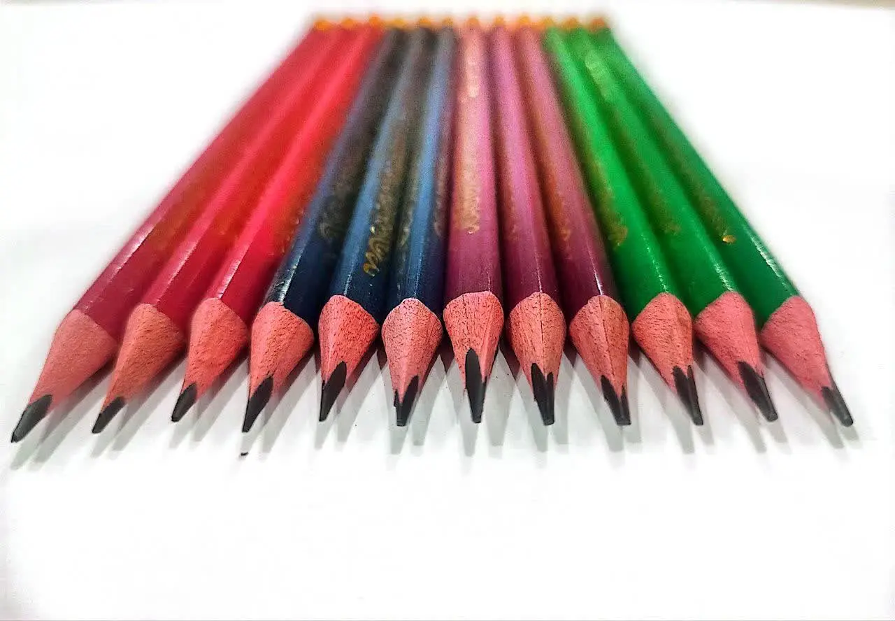 مداد مشکی سه گوش پاکن دار ام کیو H۴۶ 
