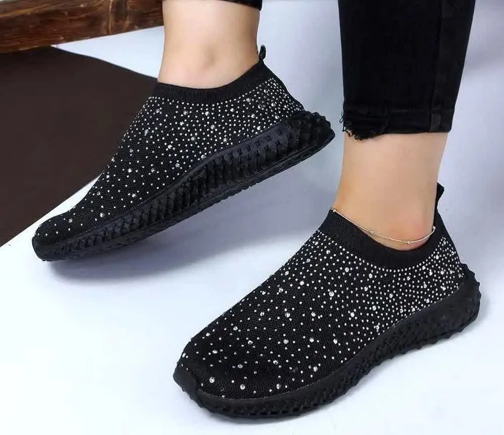 #اسکیچرز کارولین نگینی 
