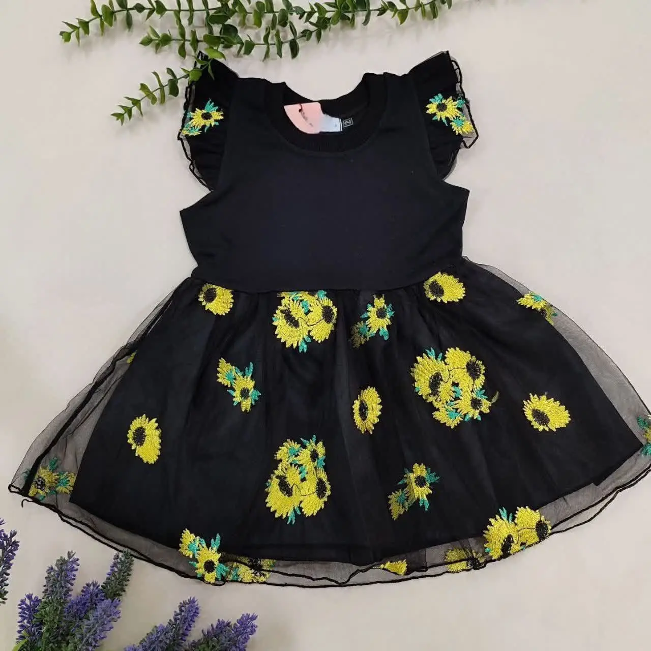 جنس: هر دو مدل بالاتنه نخ پنبه (مدل میکی‌موی کبریتی نخ پنبه‌ای خنک) ودامن تور آستر دار
