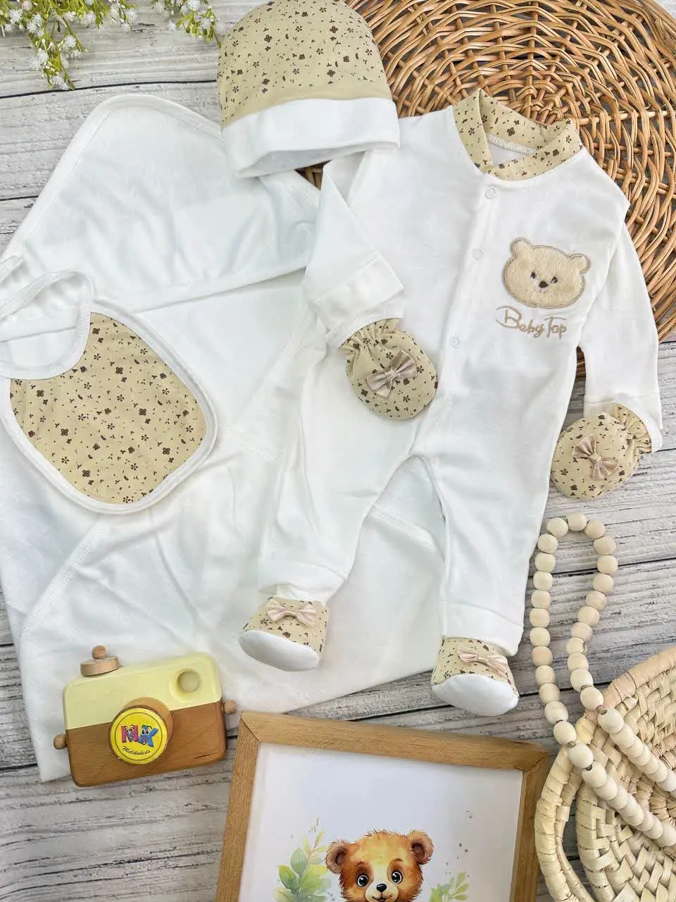 ست هفت تکه بیمارستانی طرح تدی برجسته کرمی نوزادی و کودک کد ۱۱۷۵۱۶ 
