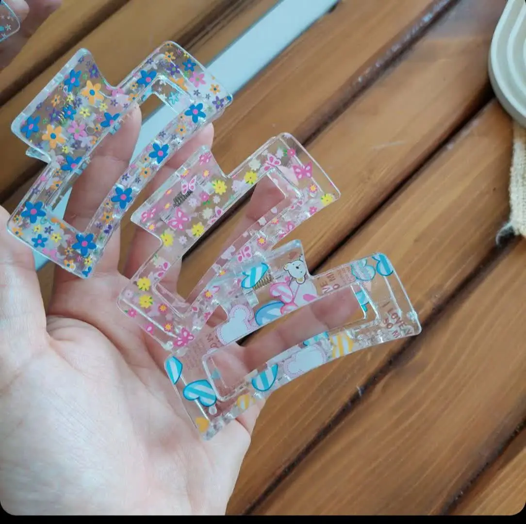 کلیپس شیشه‌ای ۸سانت مربعی طرحدار
