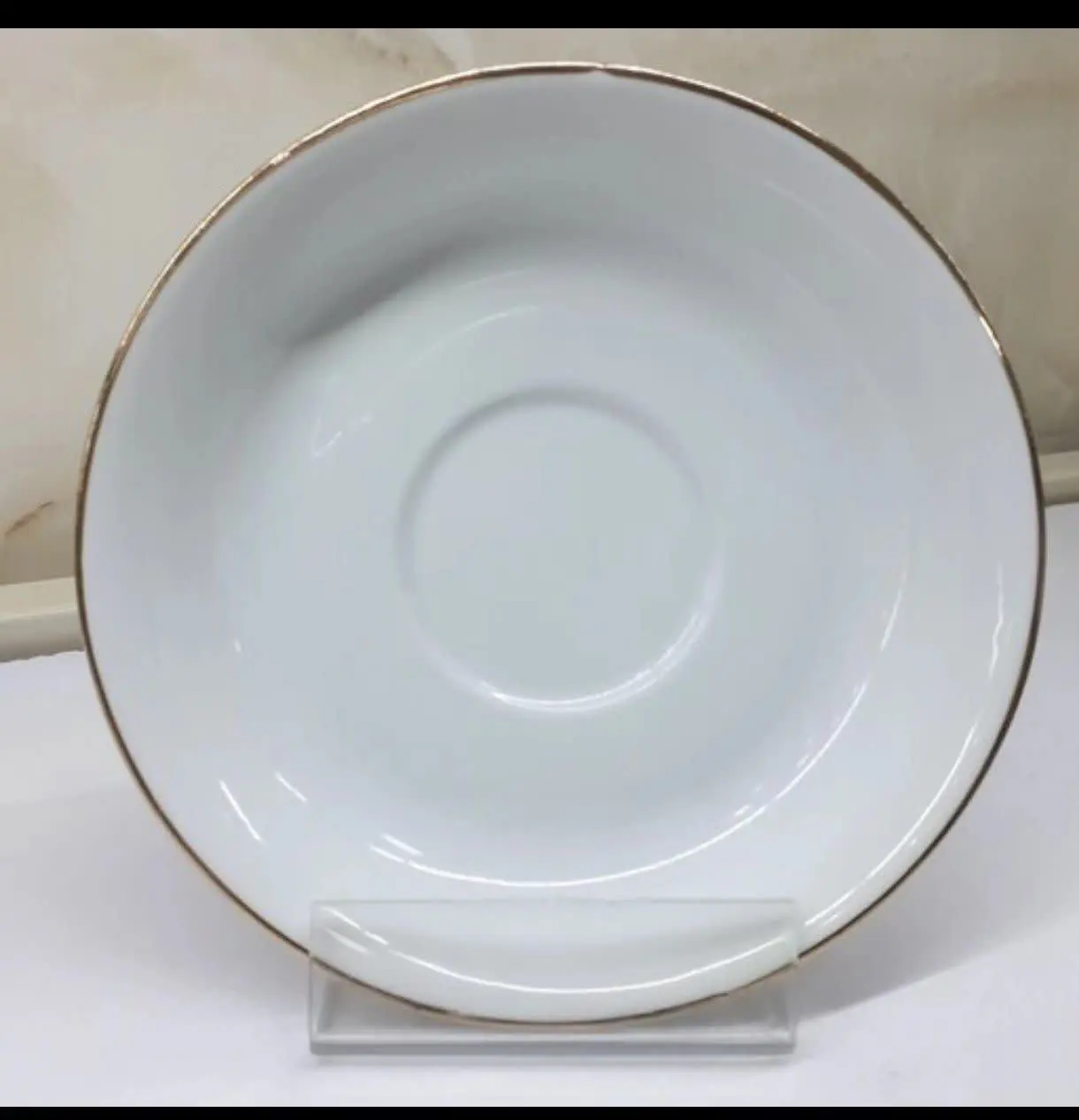 نعلبکی چینی لب طلا 
